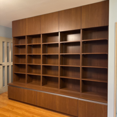 重厚感のある大型本棚