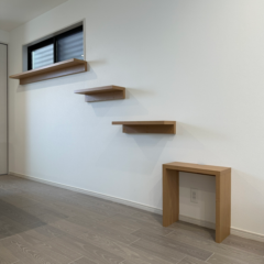 天然木タモ材のキャットウォーク