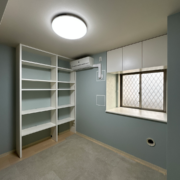 在宅ワークもできる収納部屋づくり